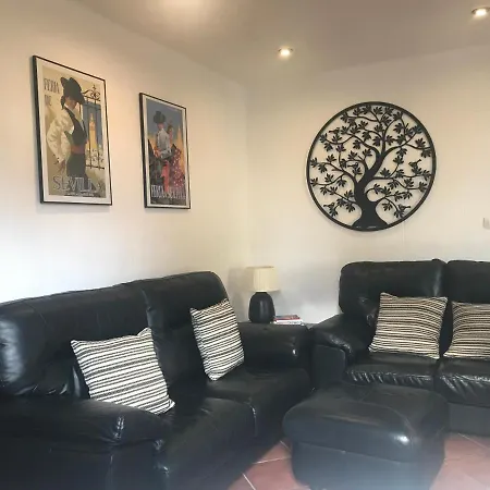 Punta Marina 1135, Luxury 2 Bed, 2 Bath Appt Wifi,air Con,overlooking Pool *
