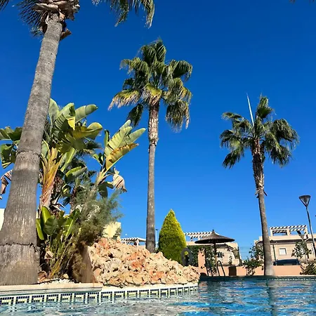 Punta Marina 1135, Luxury 2 Bed, 2 Bath Appt Wifi,air Con,overlooking Pool Torrevieja