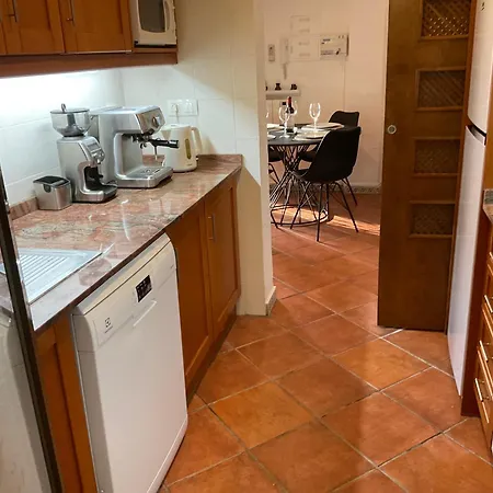 Apartment Punta Marina 1135, Luxury 2 Bed, 2 Bath Appt Wifi,air Con,overlooking Pool *